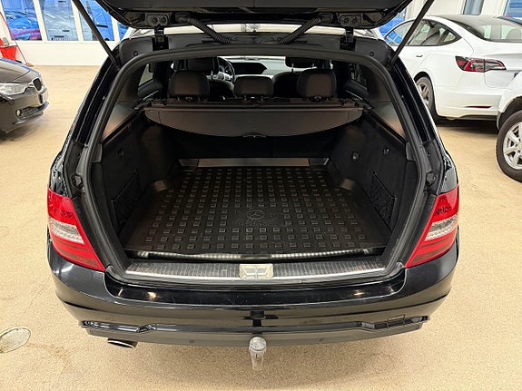 Mercedes-Benz C220 5 of 7