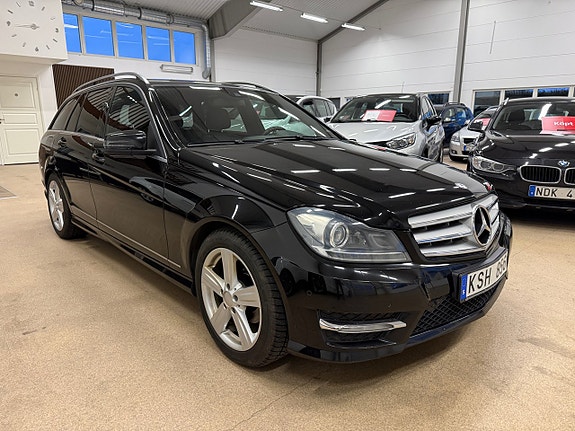 Mercedes-Benz C220 2 of 7