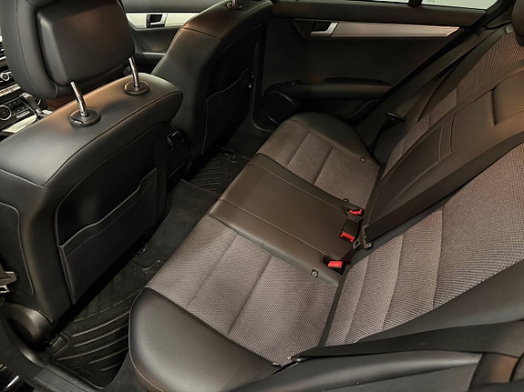 Mercedes-Benz C220 6 of 7