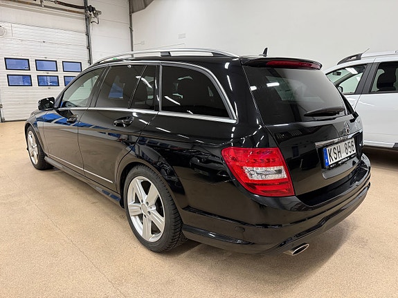 Mercedes-Benz C220 4 of 7