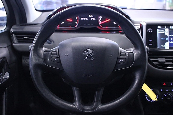 Peugeot 208 18 of 25