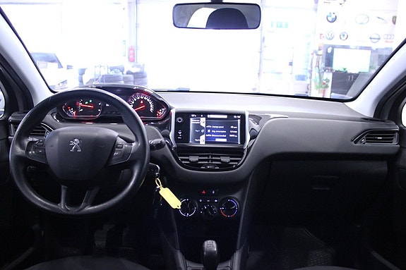 Peugeot 208 16 of 25