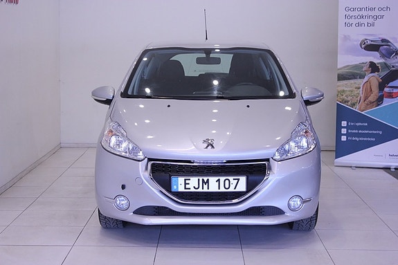 Peugeot 208 3 of 5