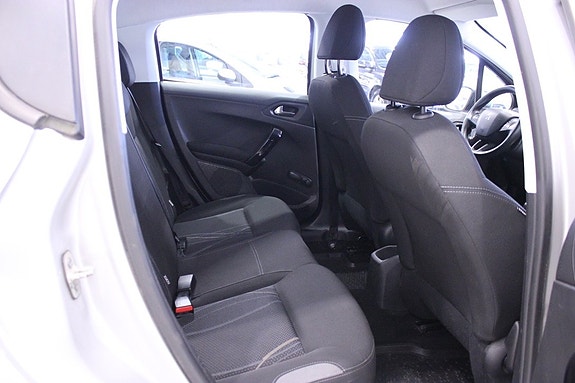Peugeot 208 12 of 25
