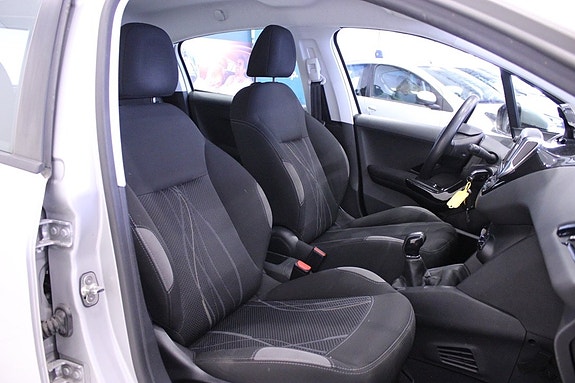 Peugeot 208 15 of 25