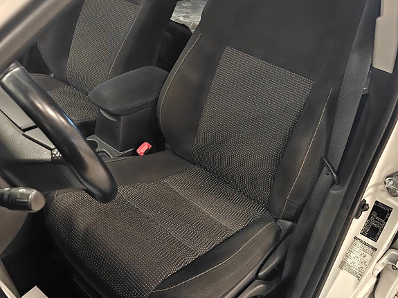 Toyota Auris 10 of 12