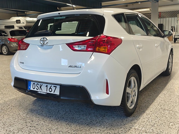 Toyota Auris 5 of 12
