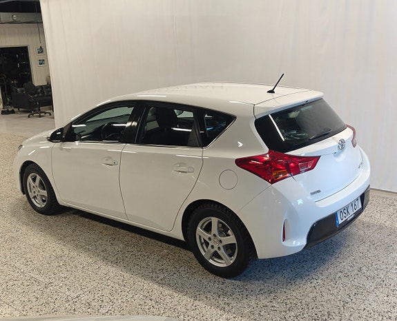 Toyota Auris 3 of 12