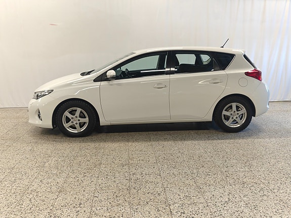 Toyota Auris 2 of 12