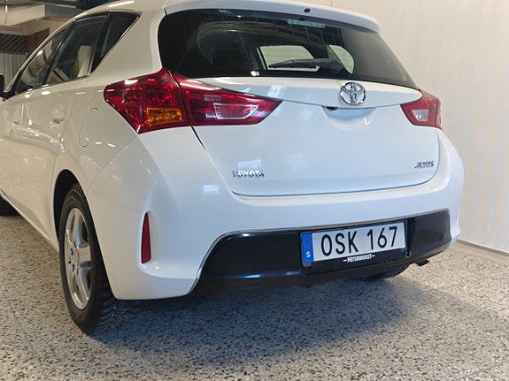 Toyota Auris 4 of 12