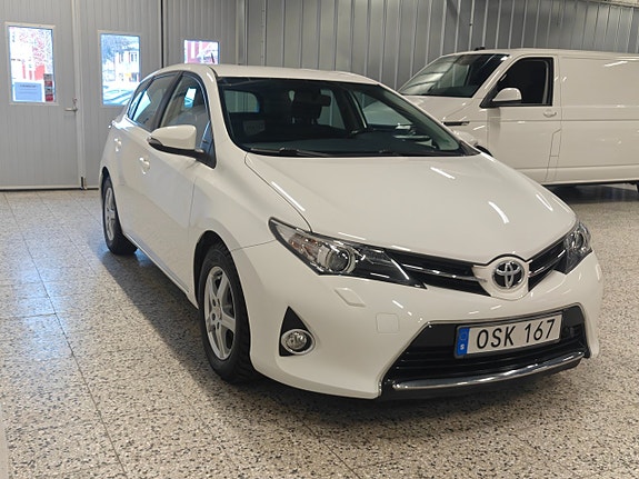 Toyota Auris 6 of 12
