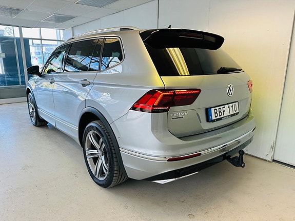 Volkswagen Tiguan Allspace 3 of 5