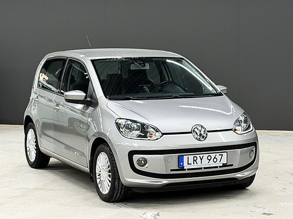 Volkswagen UP! 2 of 5