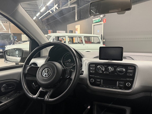 Volkswagen UP! 12 of 12