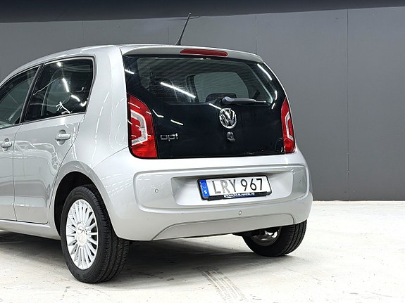 Volkswagen UP! 6 of 12