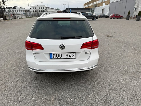 Volkswagen Passat 9 of 12