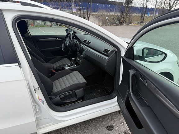 Volkswagen Passat 11 of 12