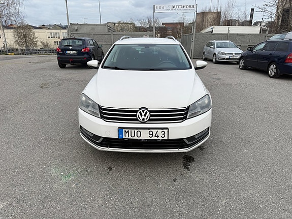 Volkswagen Passat 3 of 12