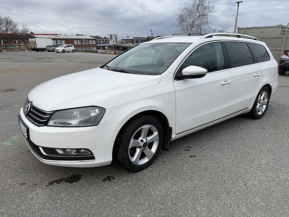 Volkswagen Passat 2 of 12