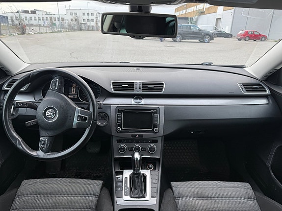 Volkswagen Passat 10 of 12