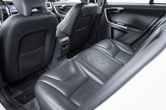 Volvo V60 25 of 25