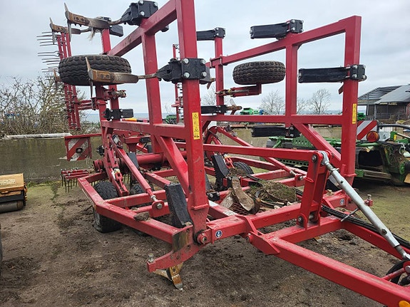Kultivatorer, ringvält, rundbalspressar, fälthack, m.m.