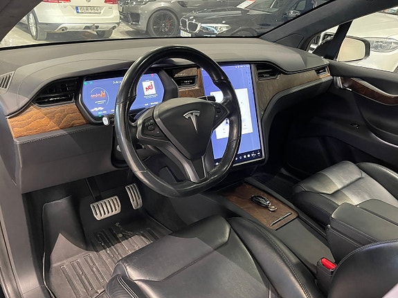 Tesla Model X 16 of 22