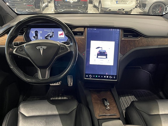 Tesla Model X 15 of 22