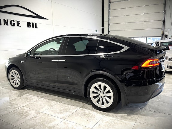 Tesla Model X 4 of 5