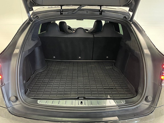Tesla Model X 21 of 22