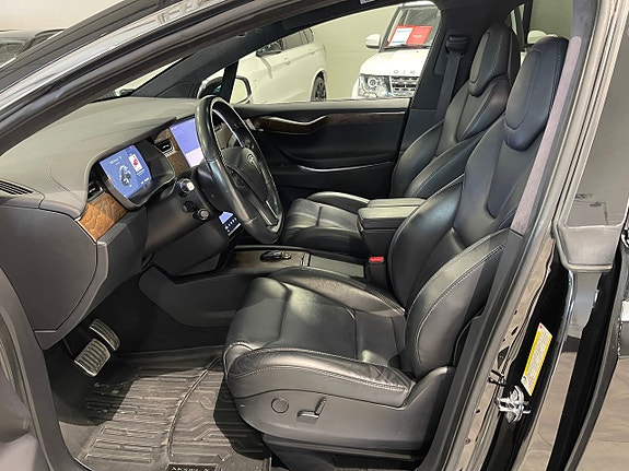 Tesla Model X 17 of 22