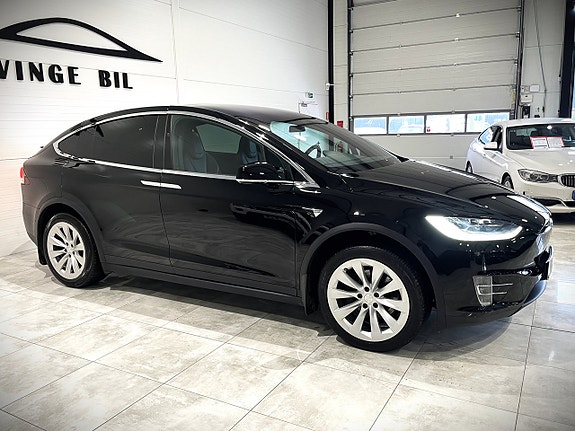 Tesla Model X 3 of 5