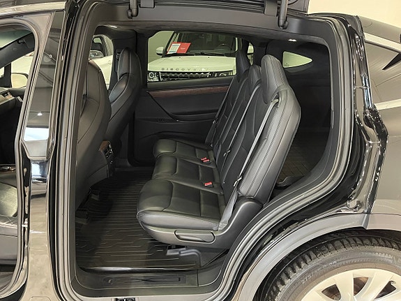 Tesla Model X 20 of 22