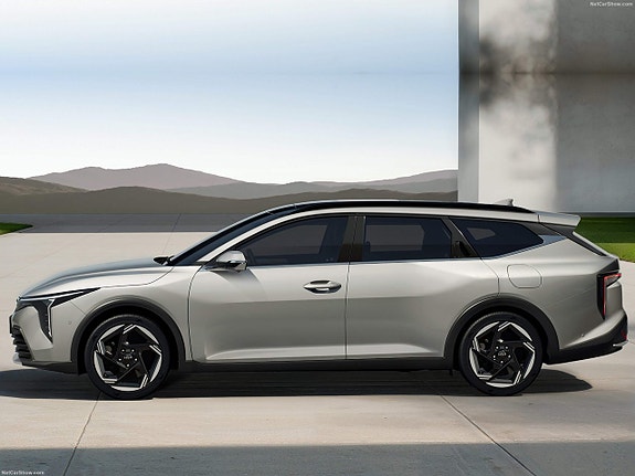 Kia K4 2 of 5