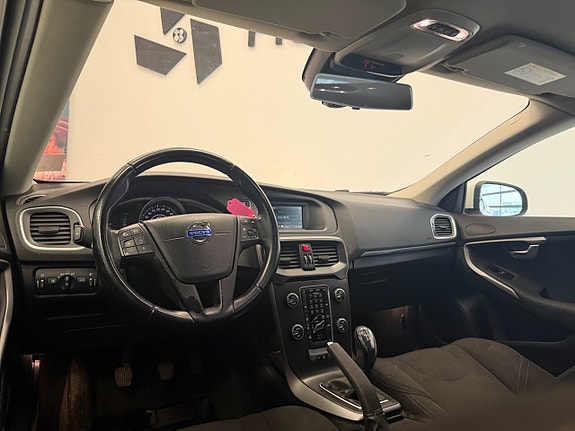 Volvo V40 8 of 15