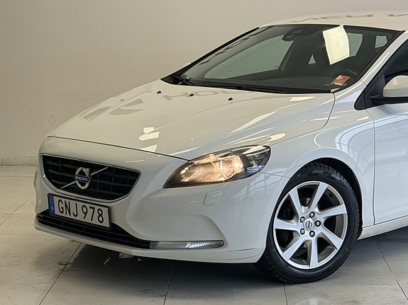 Volvo V40 3 of 15