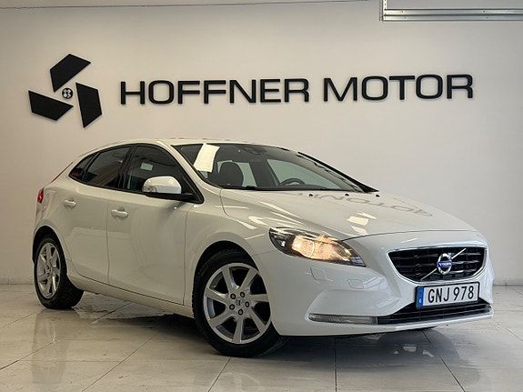 Volvo V40 2 of 15
