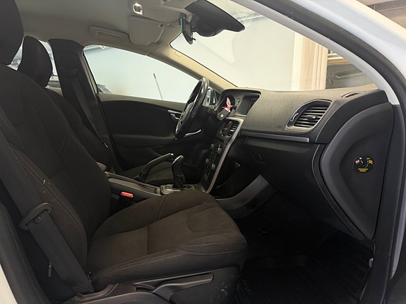 Volvo V40 12 of 15