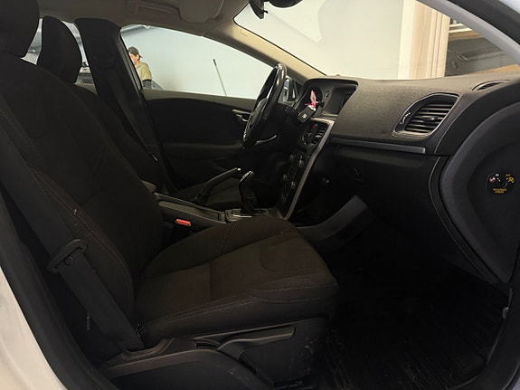 Volvo V40 11 of 15