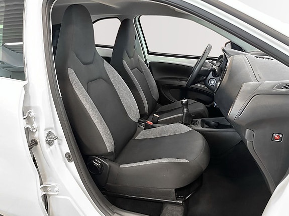 Toyota Aygo X 8 of 13