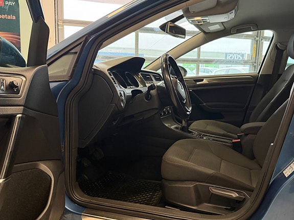 Volkswagen Golf VII 9 of 17