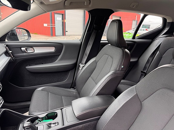 Volvo XC40 4 of 5