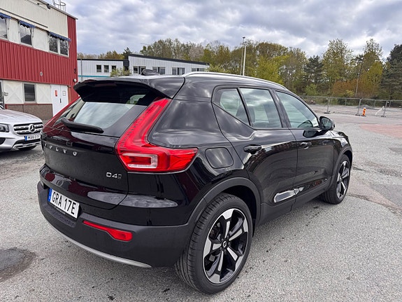 Volvo XC40 3 of 5