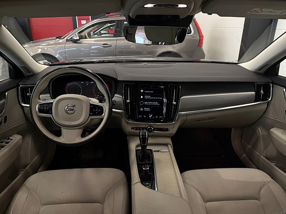 Volvo V90 11 of 13