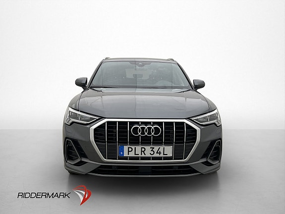 Audi Q3 2 of 5