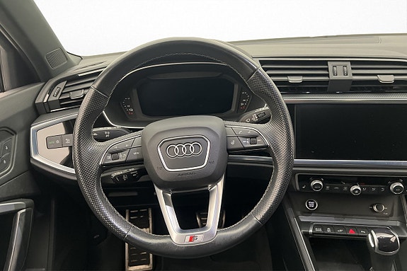 Audi Q3 11 of 30