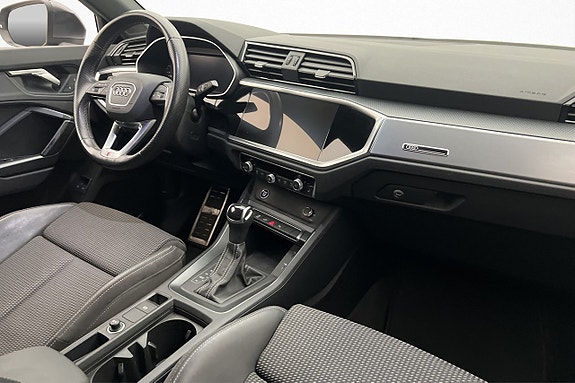 Audi Q3 12 of 30