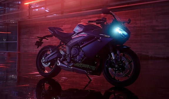 Triumph Daytona 660 5 of 6