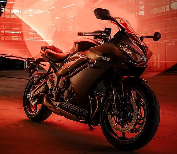 Triumph Daytona 660 4 of 6
