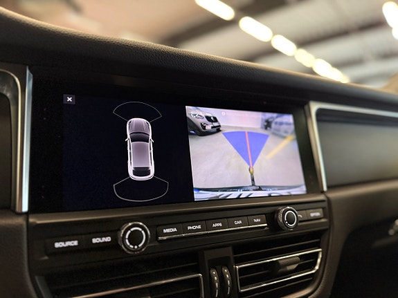 Porsche Macan 15 of 19